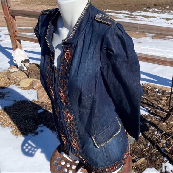 Beautiful Denim Jacket w/ Beautiful embroidery - Picture 4 of 14